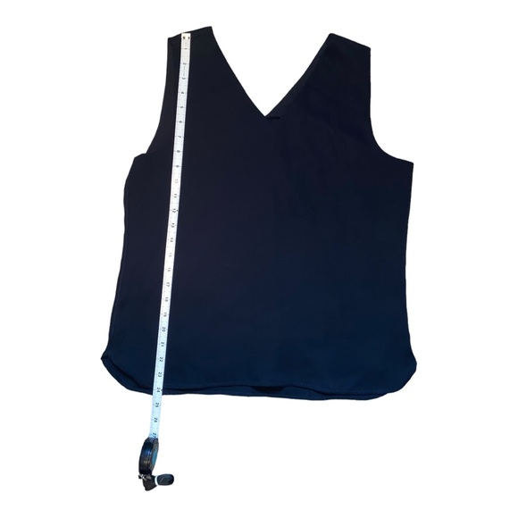 Elizabeth & Clarke The Bennet Unstainable White Sleeveless V-Neck Top | Size 10 - Picture 8 of 11